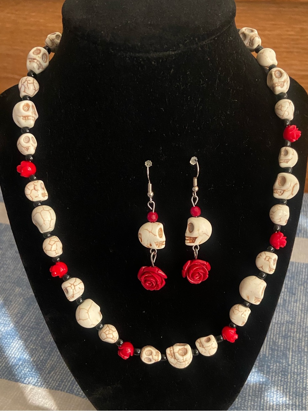 Skull & Red Rose Bead Necklace with Matching Earrings - White and Red